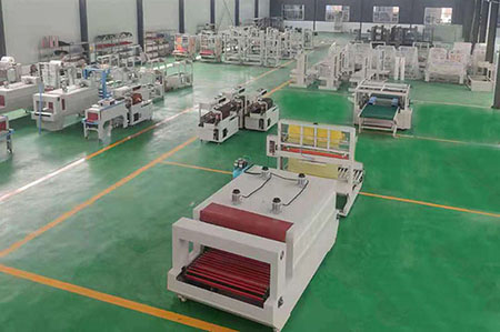 沃興熱收縮包裝設備車間一角